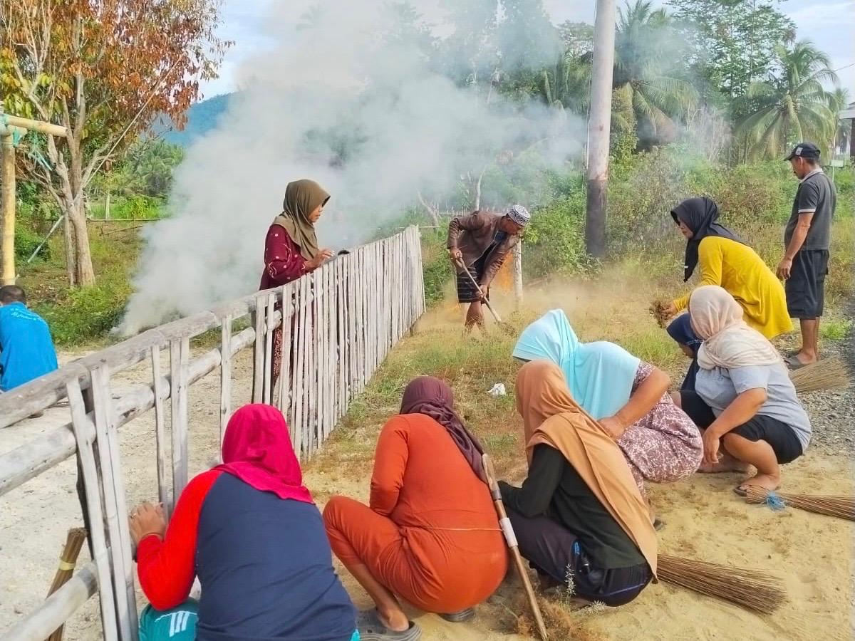 KUA Kaidipang Laksanakan GERIMIS, Wujudkan Masjid Bersih dan Ramah Lingkungan