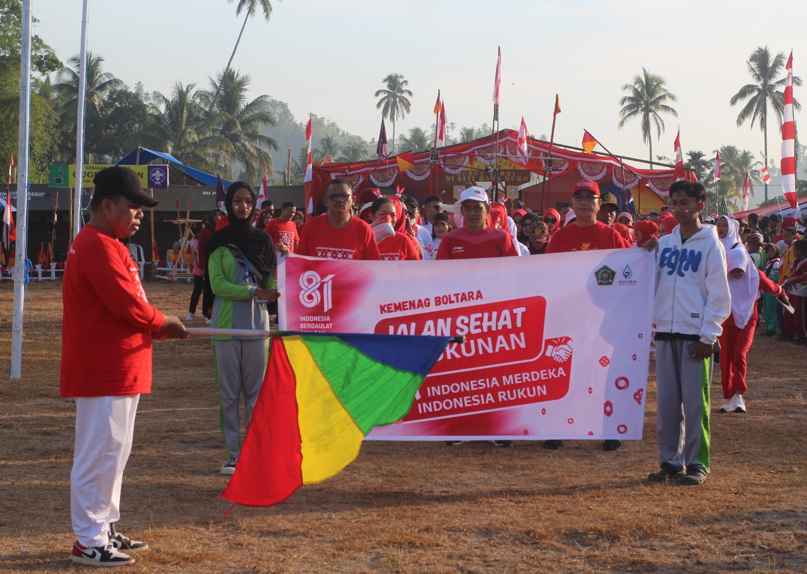 Semarak HUT ke-81 RI, Kemenag Boltara Gelar Jalan Sehat Kerukunan